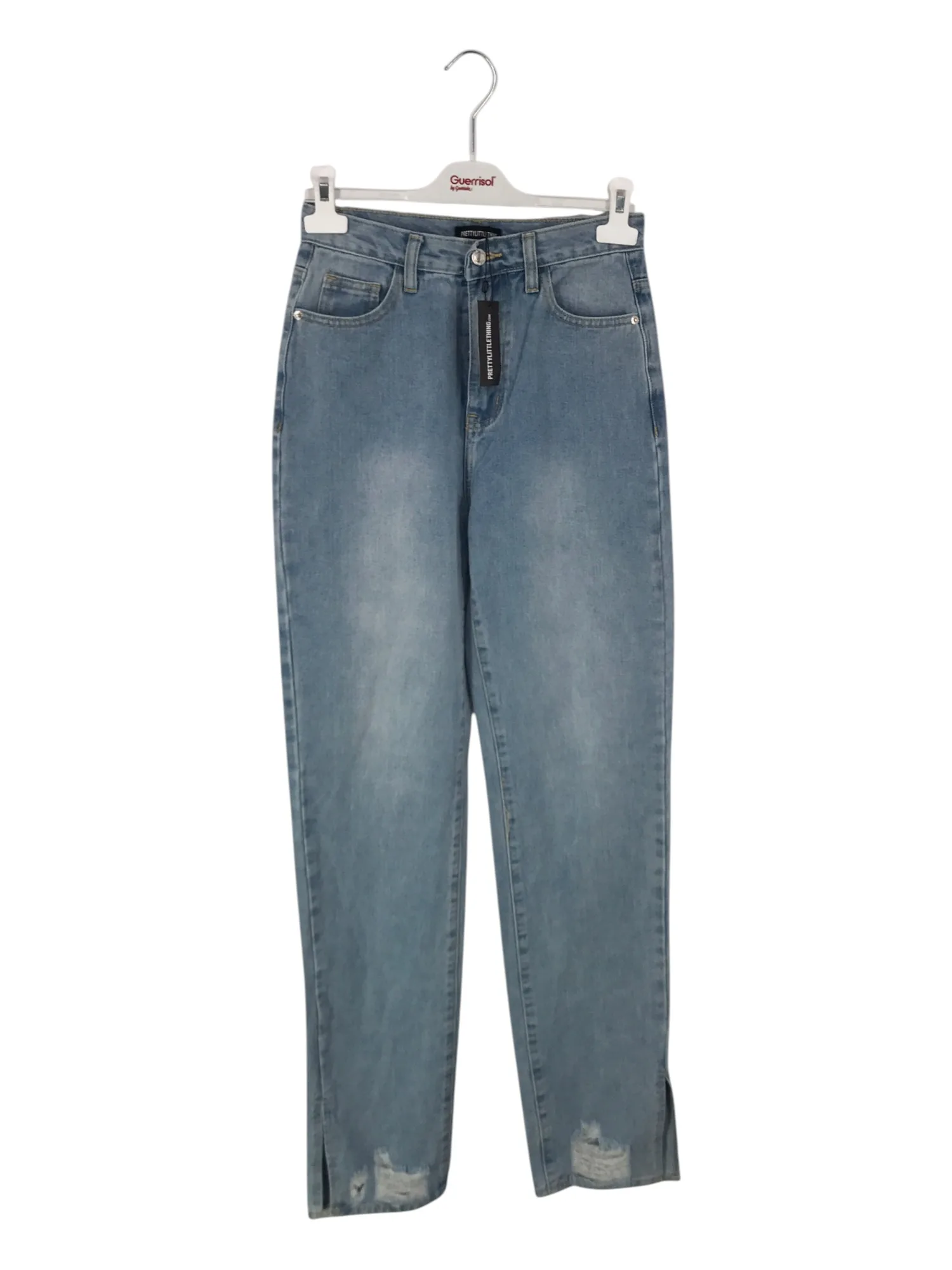 ef6a3f1be7b92e0c9404c3a3d0bd06b3_prettylittlething-jeans-droits-34