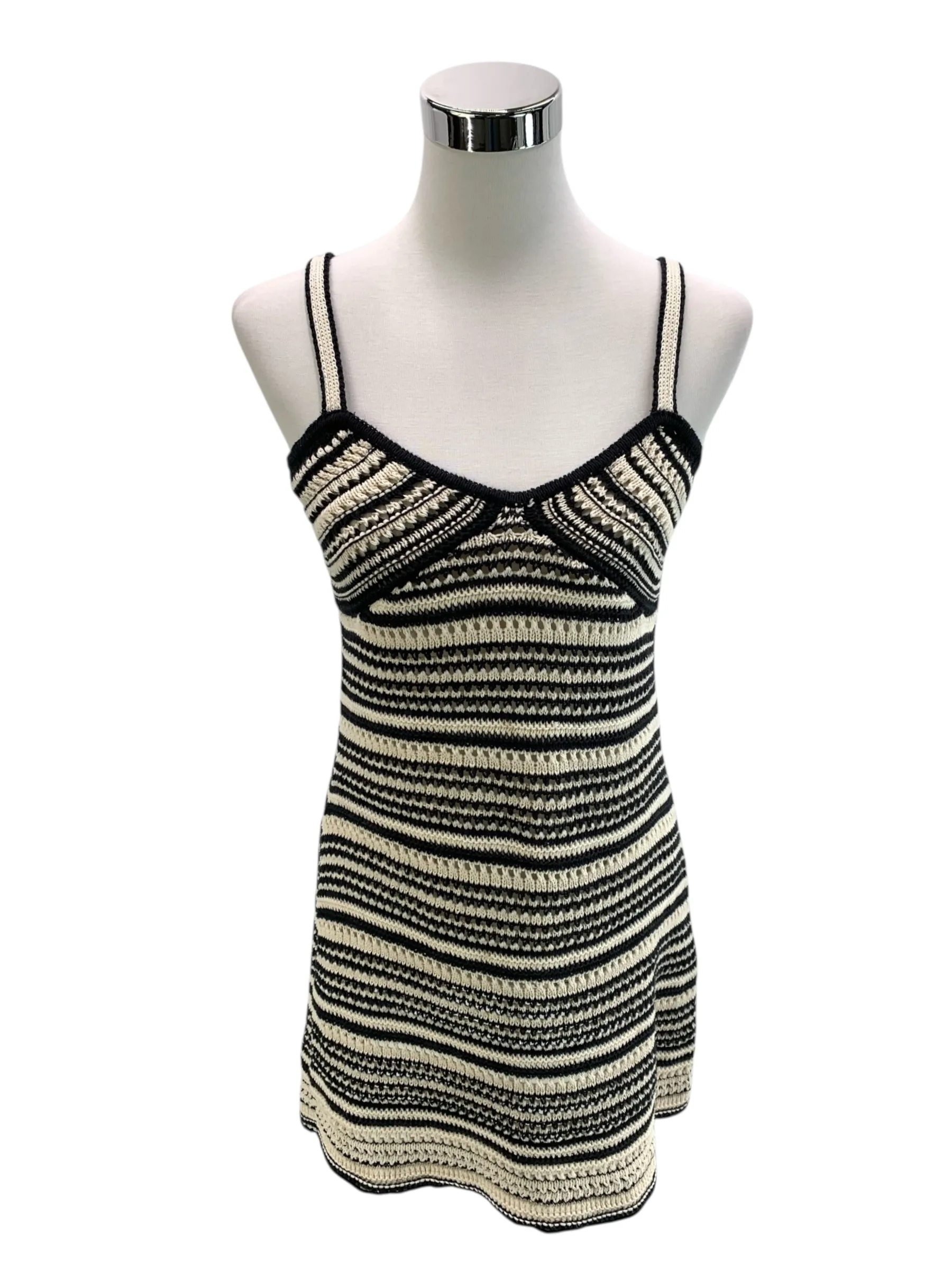 c87de73b81ffd4ecbd8680c713265999_zara-robes-courtes-m