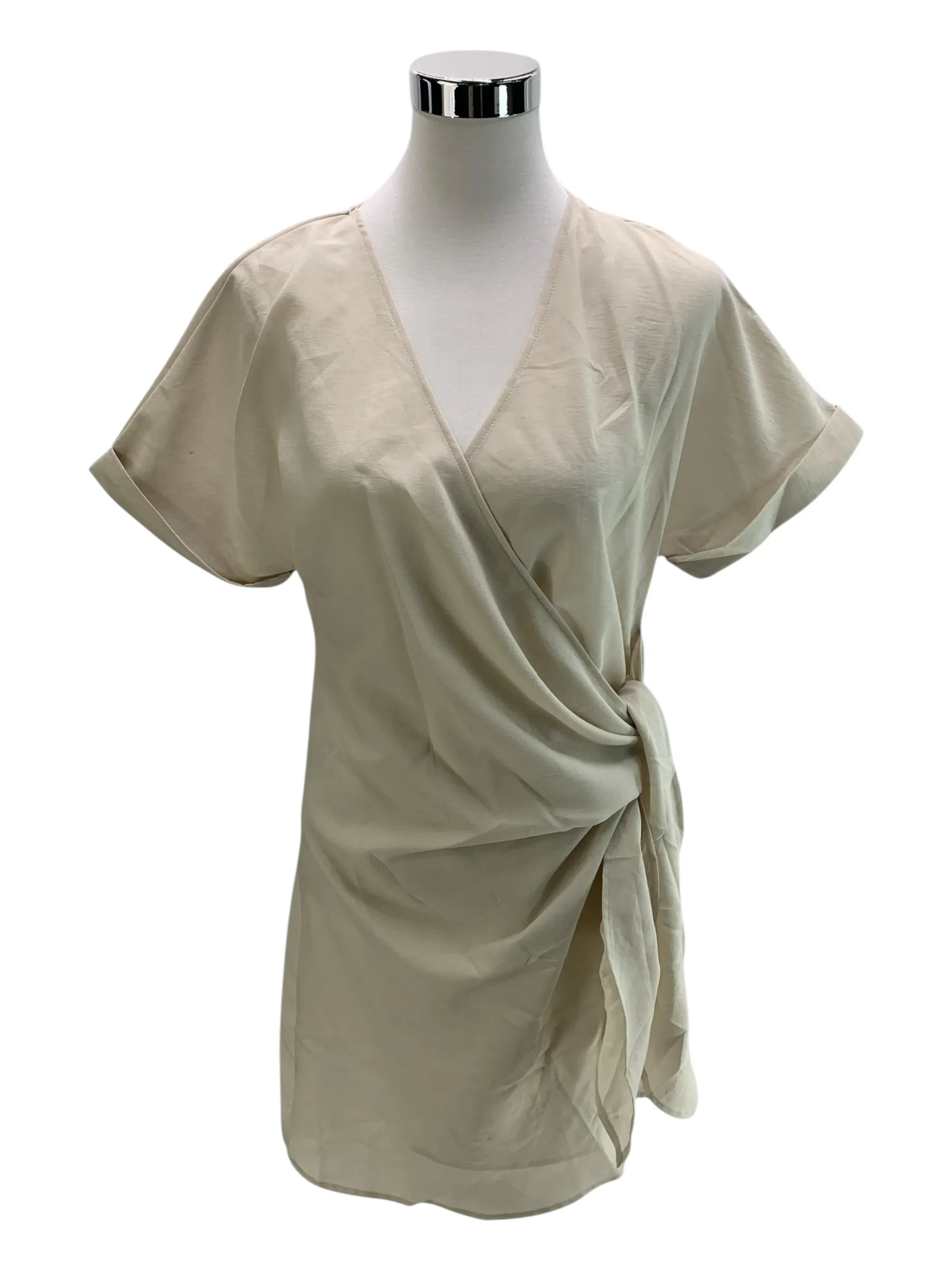 49a8cbd4f3a048322f6f822fa15129a3_nakd-robes-courtes-36