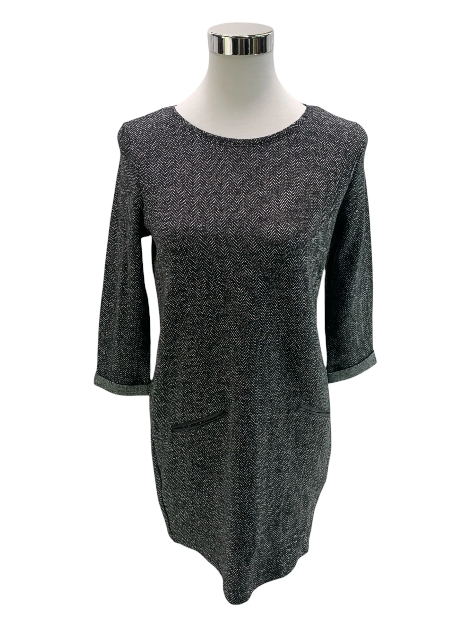 90039eb49e302e76ce7295dd18f22380_c-a-robes-courtes-m