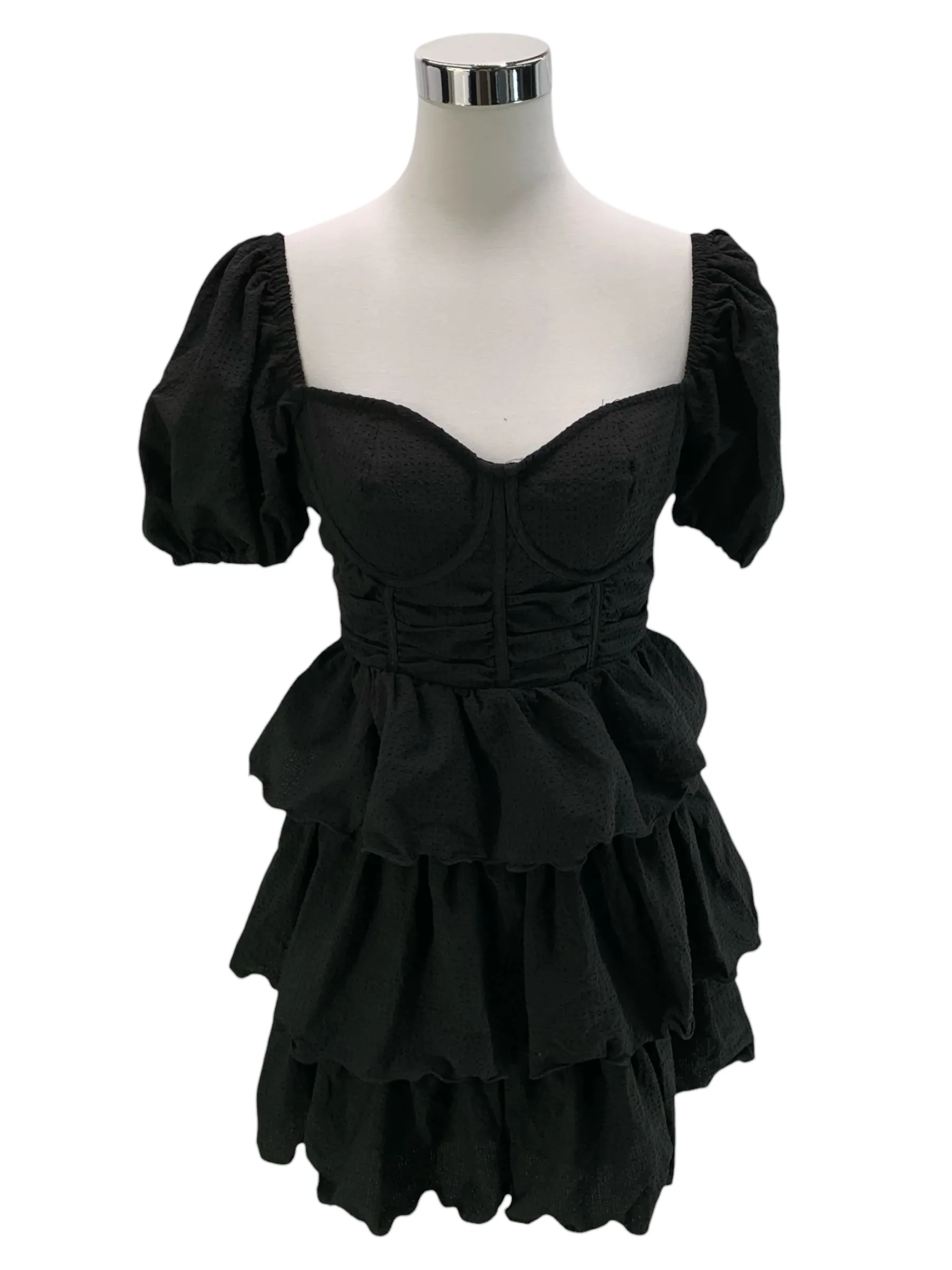 a8db5a734620cd7fdd122d96ab00012a_prettylittlething-robes-courtes-40