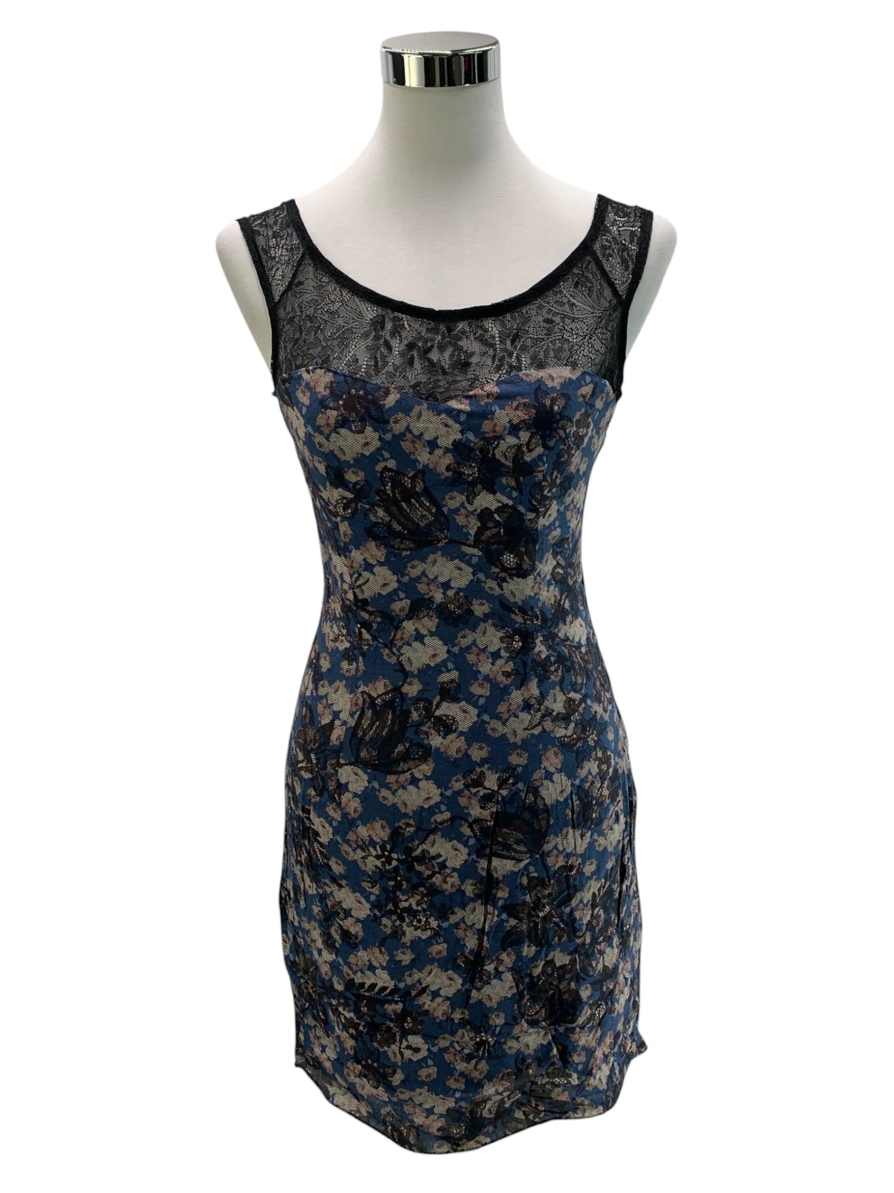 aaddd4df635b70422c652b7ef4f623c0_naf-naf-robes-courtes-34