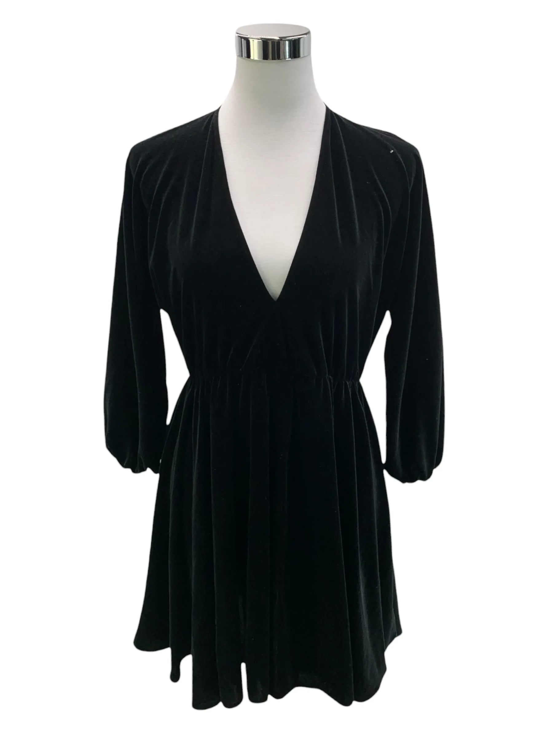 e5b555662f06fbb282c675c9b7c3e6e0_zara-robes-courtes-xs